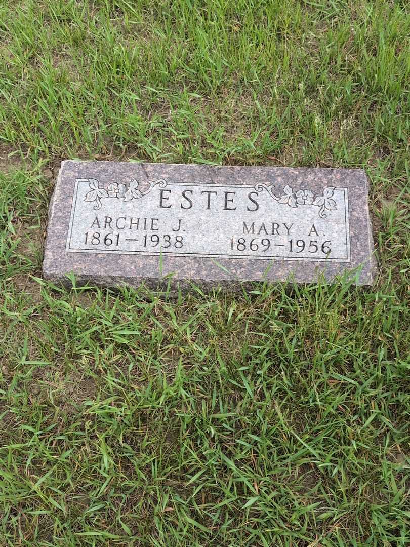 Archie J. Estes's grave. Photo 1