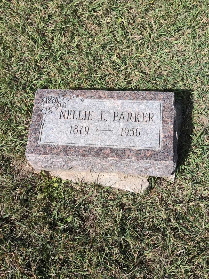 Nellie E. Parker's grave. Photo 1
