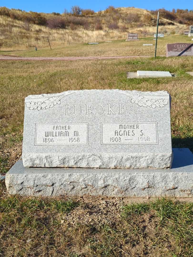 Stella Parfet's grave. Photo 1