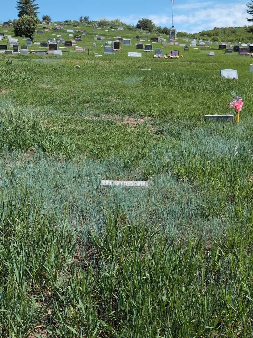 Edna M. Gardner's grave. Photo 1