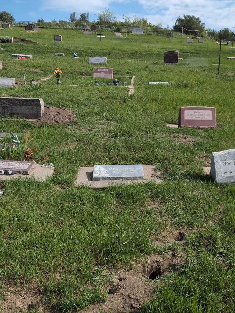 Rew E. Emert's grave. Photo 3
