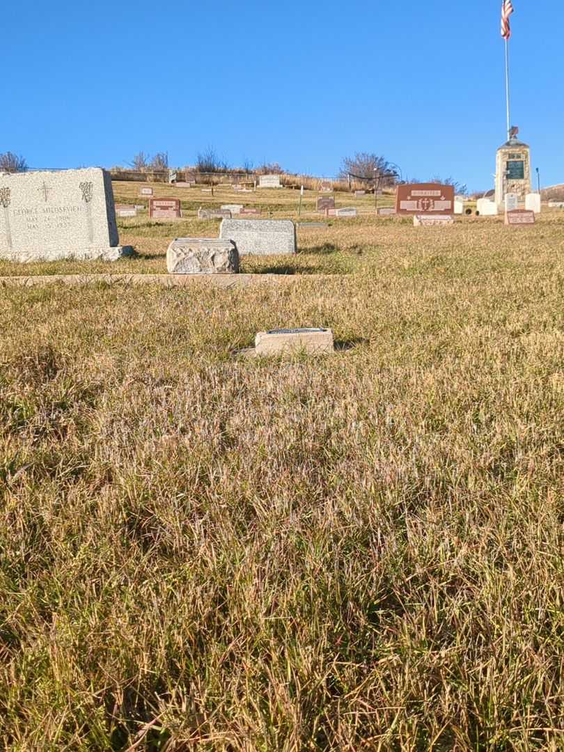 Primrose "Mathews" Hall's grave. Photo 2
