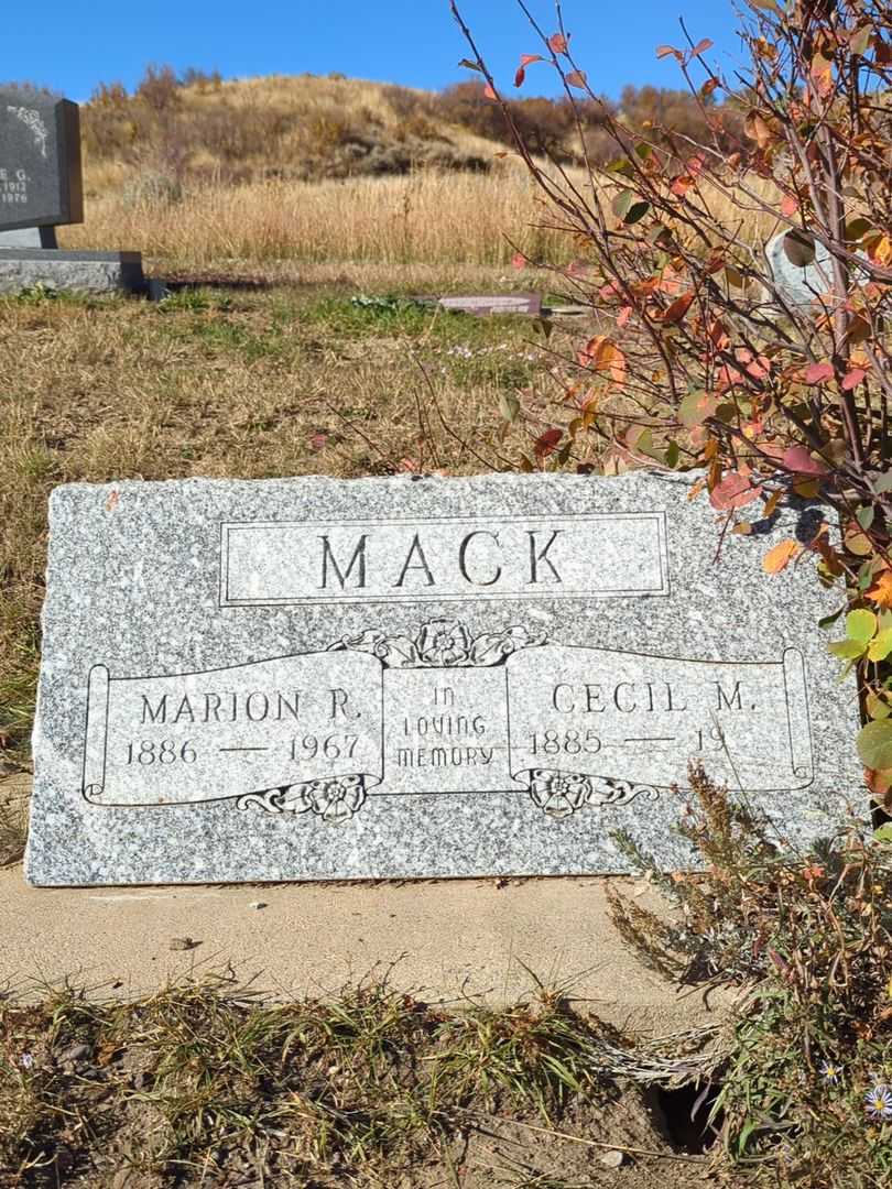 Marion R. Mack's grave. Photo 1