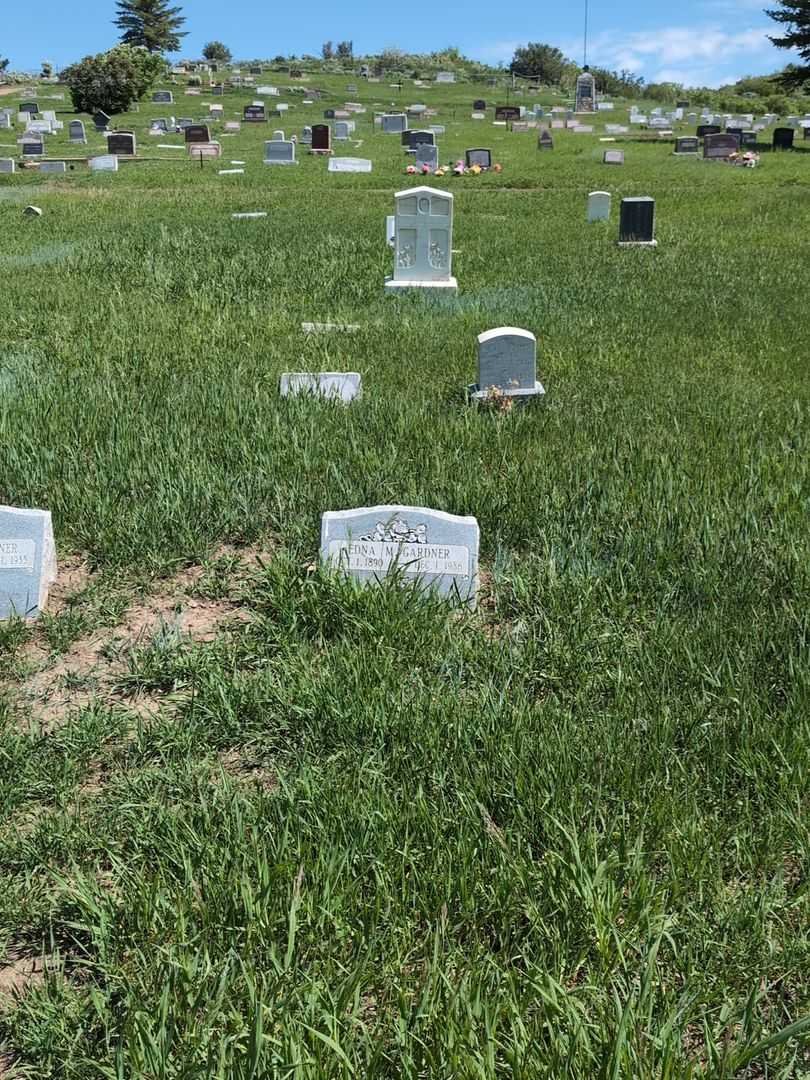 Edna M. Gardner's grave. Photo 3