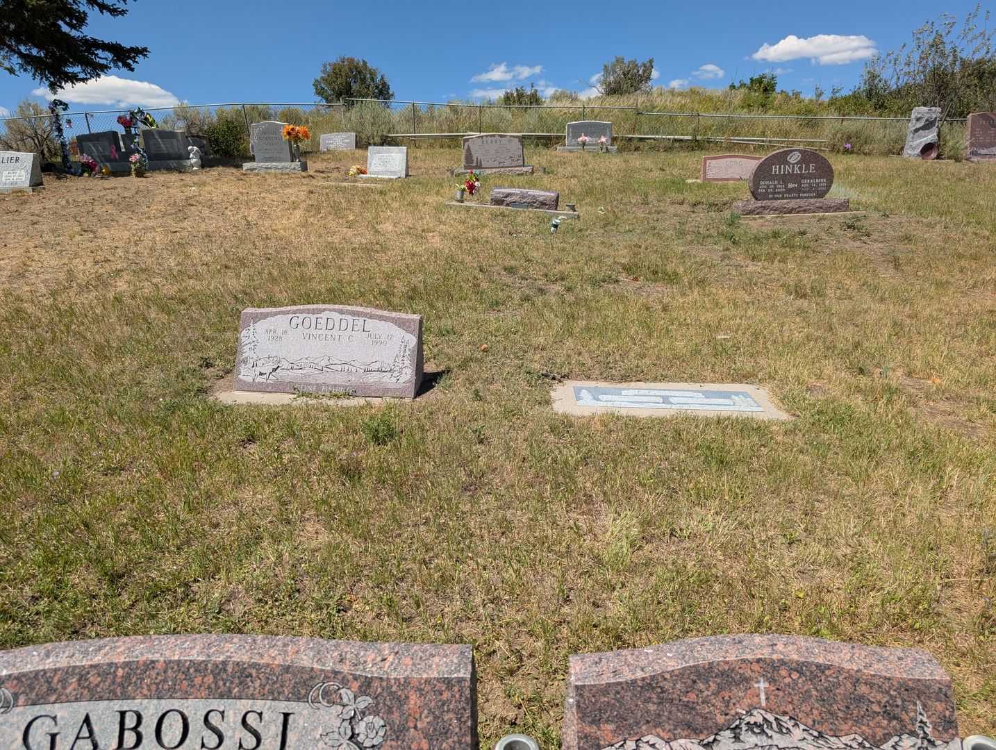 Mack L Ogden's grave. Photo 1