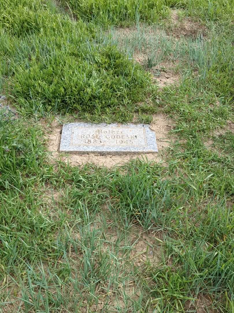 Rose Godeski's grave. Photo 2