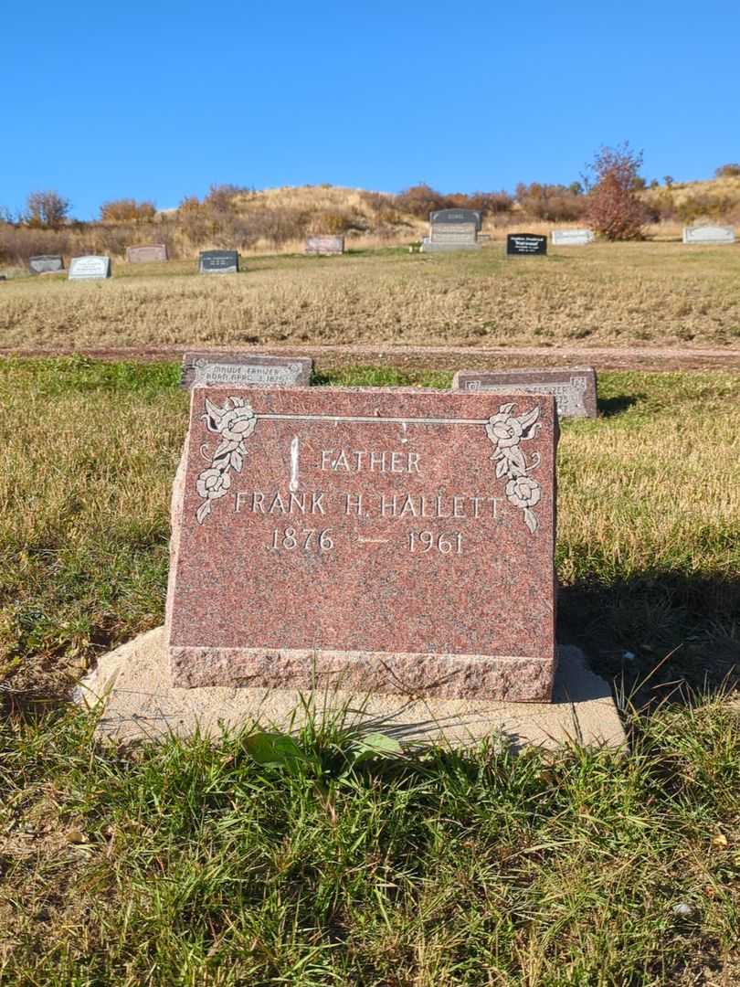 Frank H. Hallett's grave. Photo 3