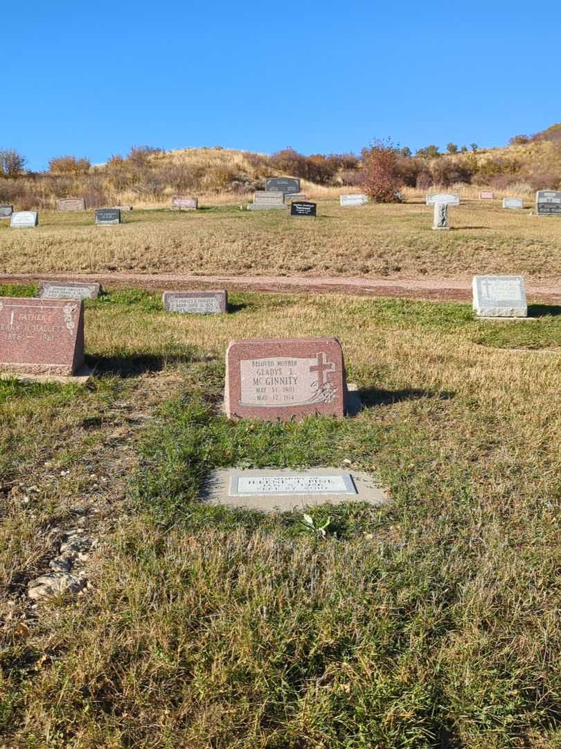 Gladys L. McGinnity's grave. Photo 2