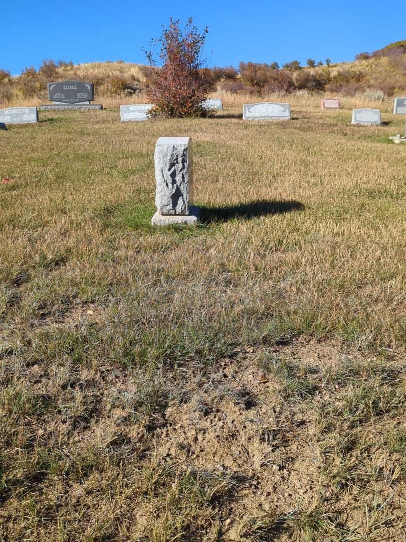 Minnie A. Mack's grave. Photo 2