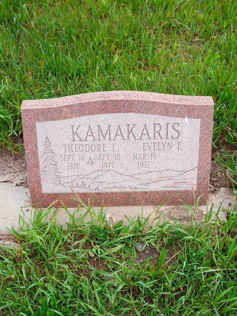 Theodore L. Kamakaris's grave. Photo 1