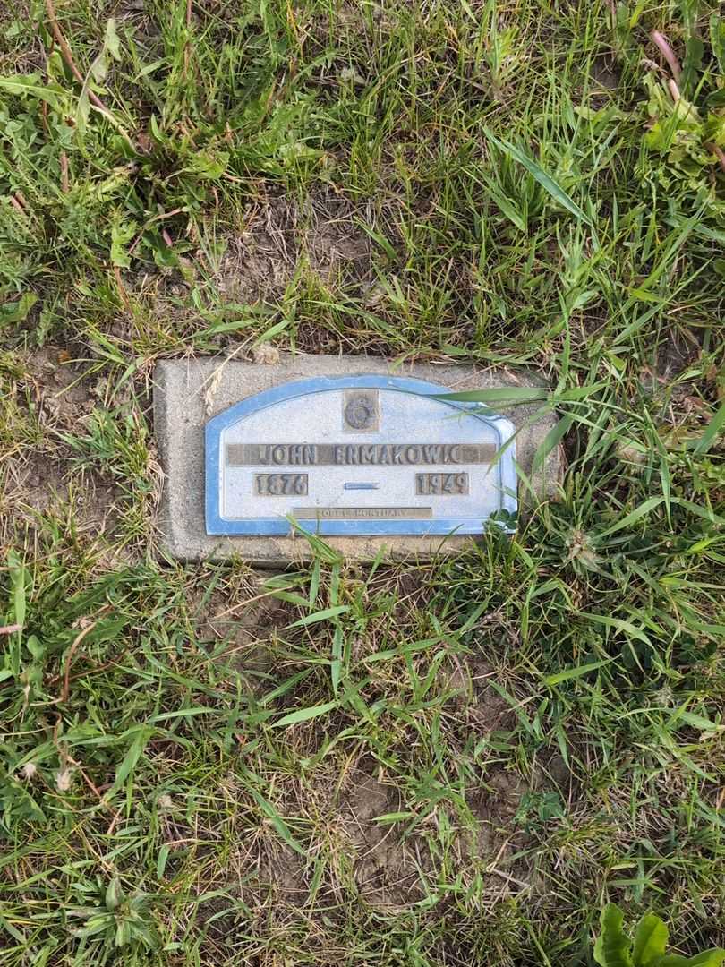 John Ermakowic's grave. Photo 3